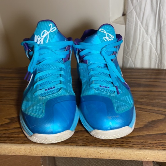 Nike Lebron 9 Low Summit Lake Hornets - Picture 2 of 7